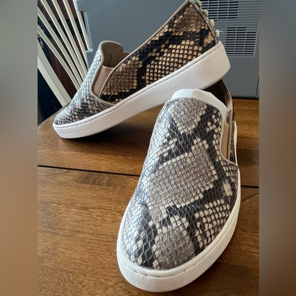 Michael Kors Shoes - EUC Michael Kors Snakeskin Python Keaton Leather Pyramid Studs Excellent W/ Box